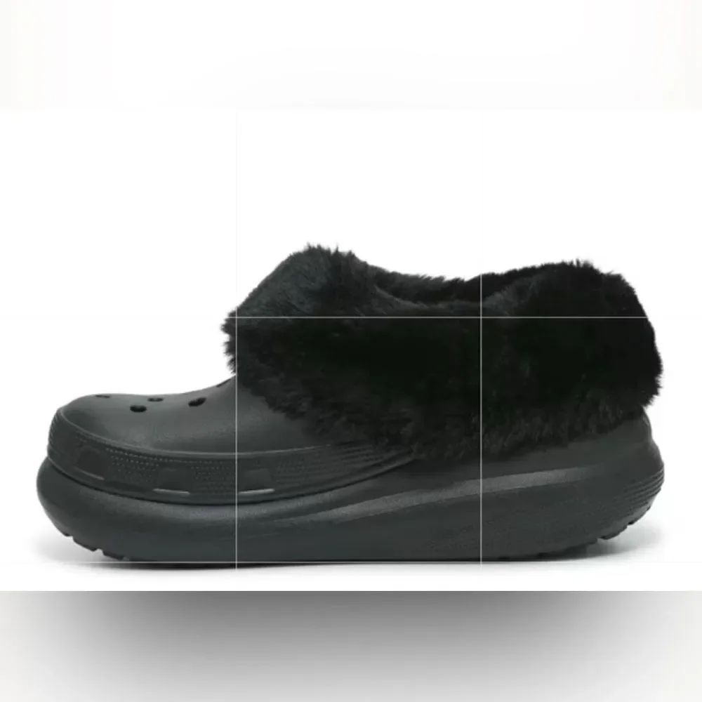 🖤 Fur-Lined Classic Crocs – Black | Size W-10 |M-8 🖤
New